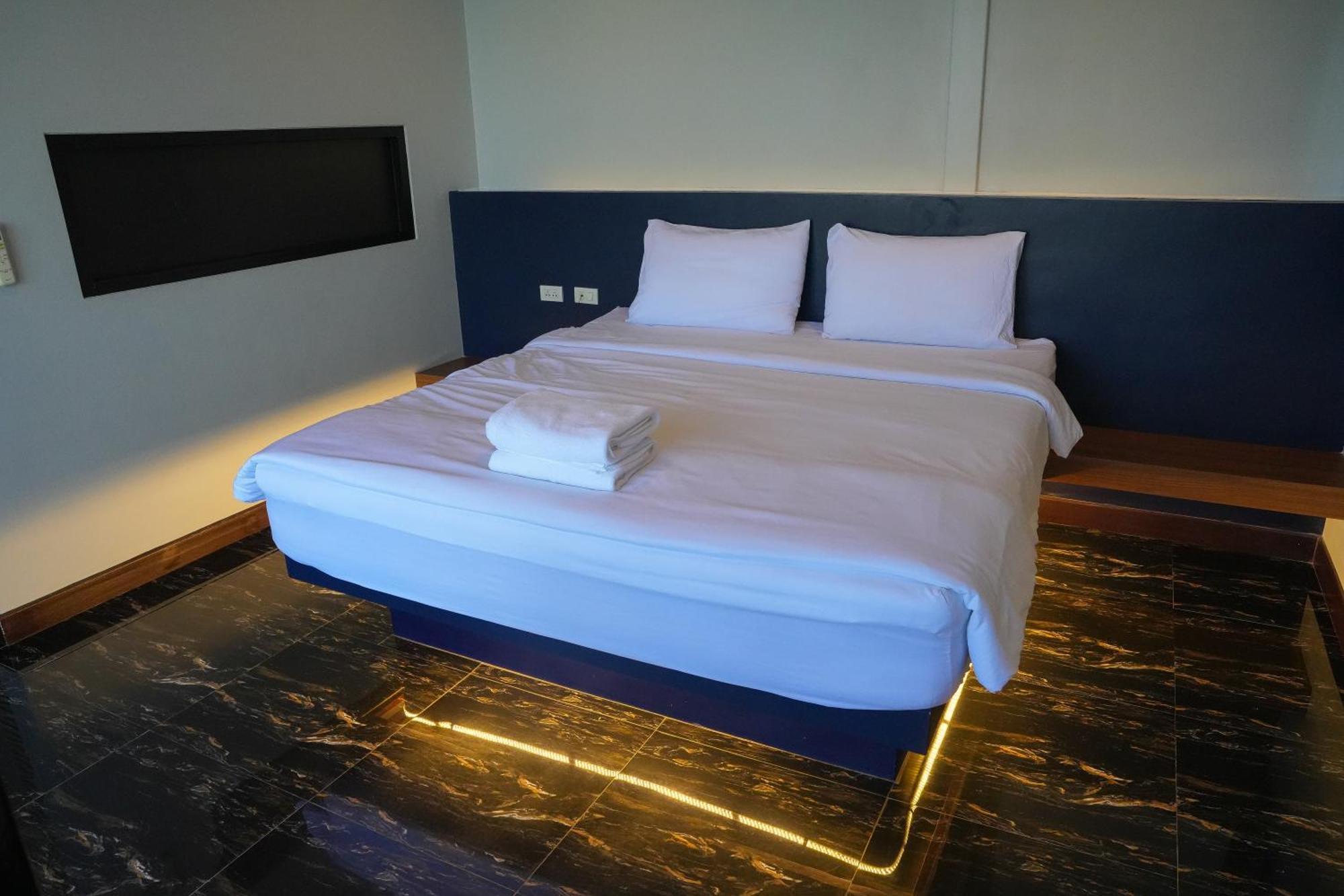 Skyline Resort Ban Khlong Lat Bua Khao Eksteriør bilde